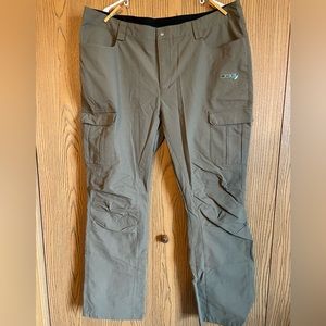 DSG field pant, ripstop fabric, cargo pockets, and articulated knees, size 16
